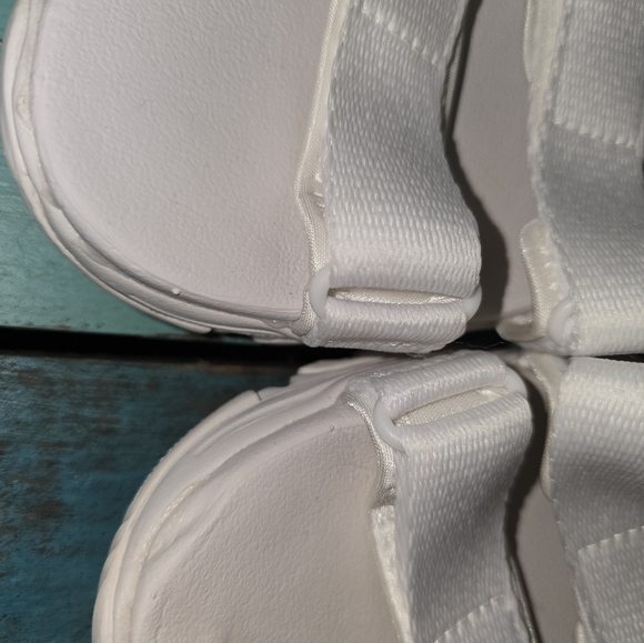 Women's white Sketchers sandals sz 6 - Picture 2 of 7
